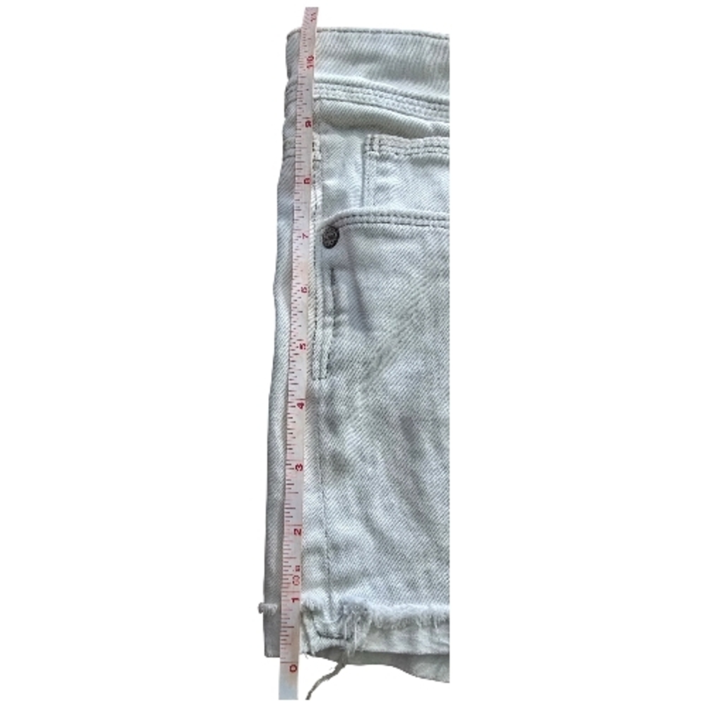 ✨ Levi’s White Denim Shorts Low Rise Stretch Cut Off Raw Hem Size 17 Juniors - Picture 9 of 11
